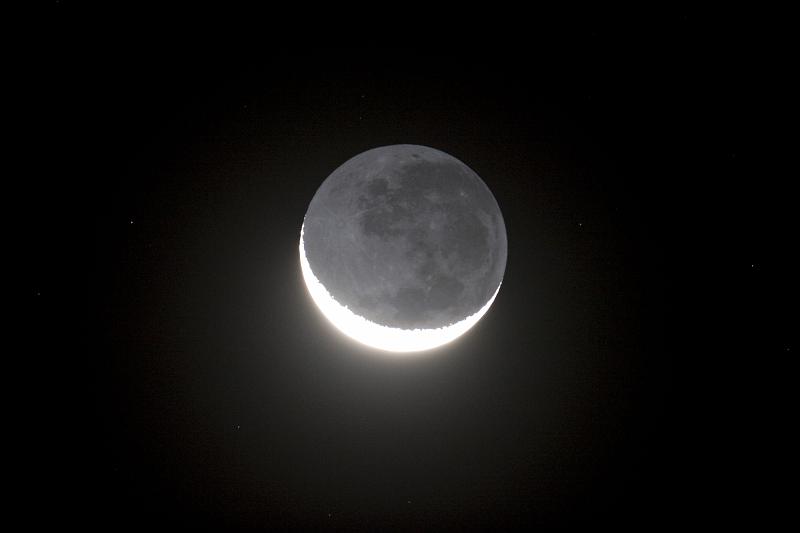 IMG_8040.jpg - Thin crescent moon with lots of earthshine.