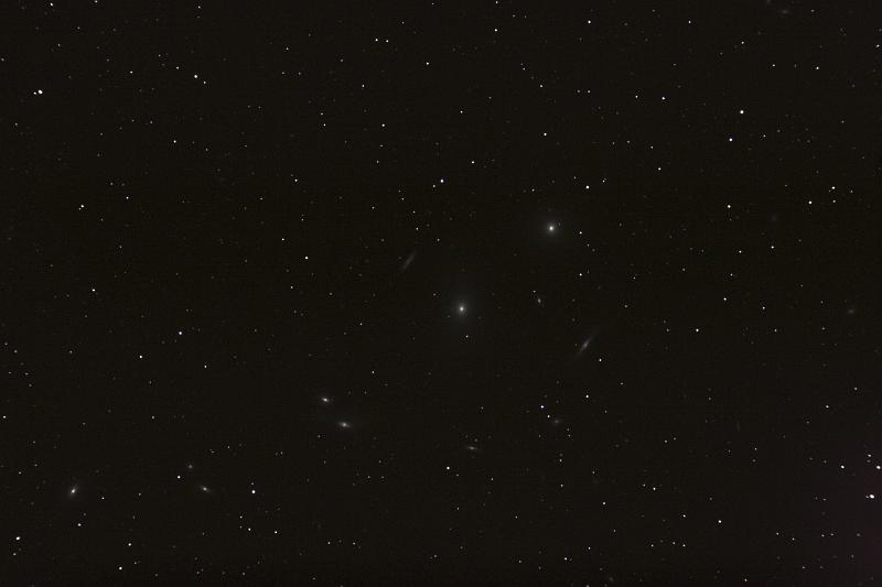 IMG_8146.jpg - M86 is in the center, surrounded by virgo galaxies.  "Markarian's chain" of galaxies extends down and to the left from M86.