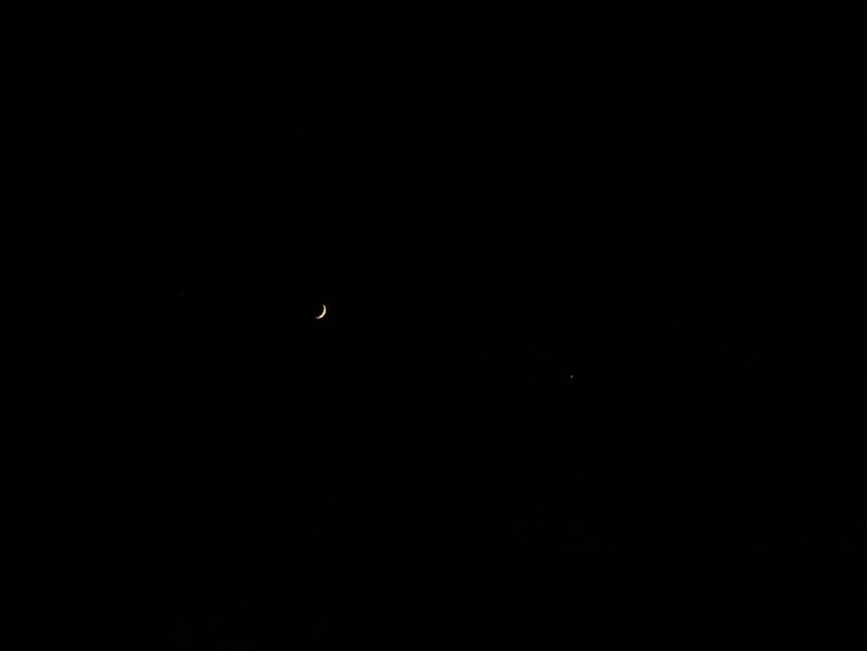 IMG_1624.JPG - Moon on Saturday night, Nov 1, 2008