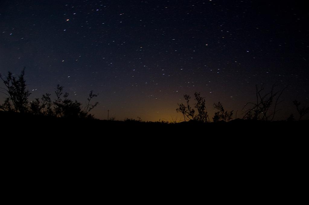 2011-01-29-chuckwalla-110.jpg - Southern sky from Chuckwalla Bench before dawn. The yellow glow is from the Inland Empire.