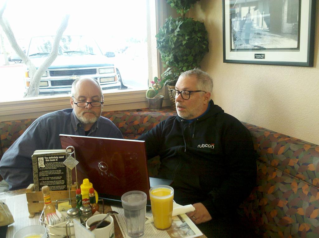 2011-01-29-chuckwalla-120.jpg - Dave and Mojo over breakfast at Chiriaco Summit getting a little preview of Mojo's images from the night.