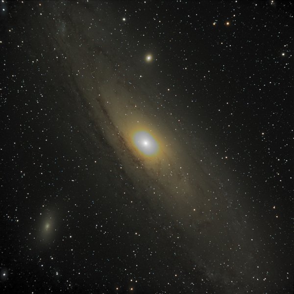 m31-3x15min-lrgb.jpg - The color exposure, unfortunately, has some clipping near the core that gives this version an unfortunate yellow ring in the middle.