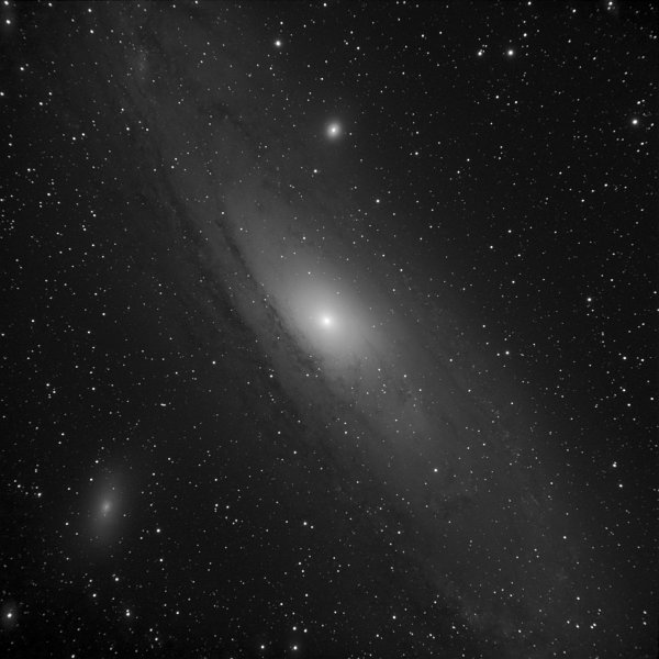 m31-3x15min-bw.jpg - M31, M32, M110, the Great Galaxy in Andromeda, the B&W version shows more detail than the color version.