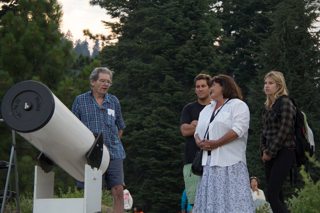 IMG_2907.jpg - Jim Van Nuland with park visitors.