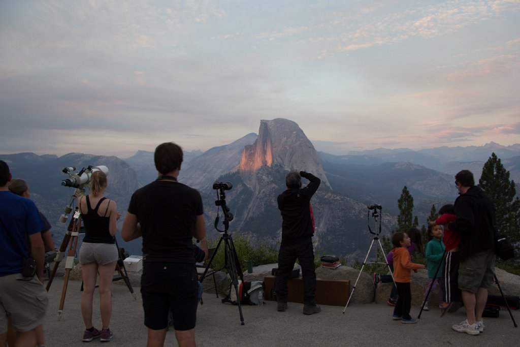 IMG_2922.jpg - Everyone wants a picture of Half Dome in this special light.