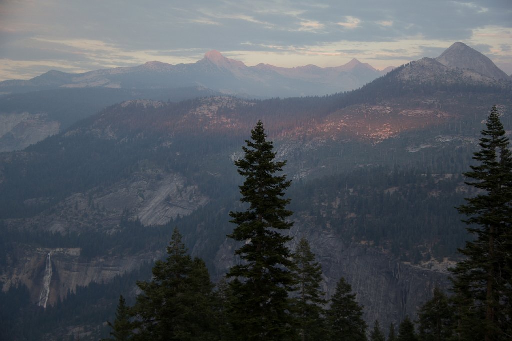 IMG_2928.jpg - Sunset lighting of Yosemite.