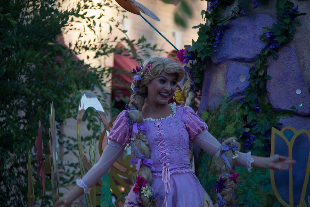 IMG_3976.jpg - Rapunzel on the princess float.