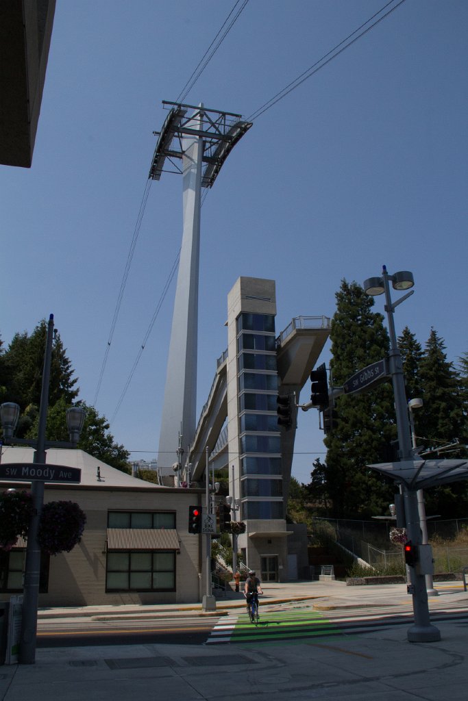 IMG_3315.jpg - Main tower of the Portland Aerial Tram, and an interesting pedestrial bridge and elevator.