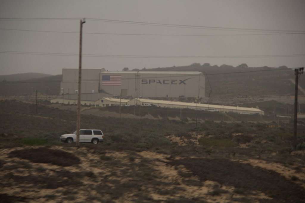 IMG_3088.jpg - Space X has a big building and presence.