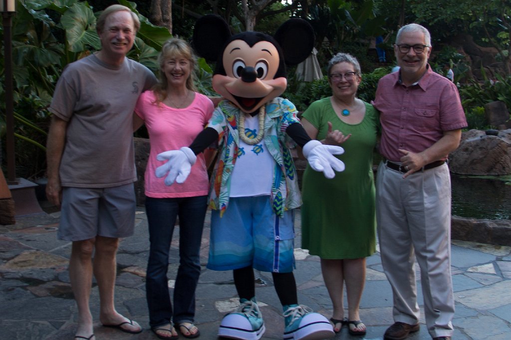 IMG_4295.jpg - The Watts and Joneses with the Mickey.